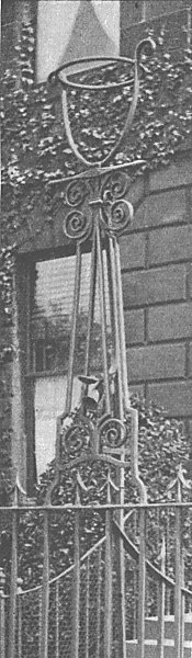 Lamp with Link Extinguishers, James Place