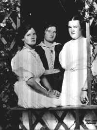 Omy Hobson is the girl on the left.