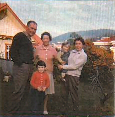 Nell nee George  in centre  grandau  Judith in front  & son John Thompson on her right   -  on her left is -  dau in law Margaret & other granddau  Alison Thompson