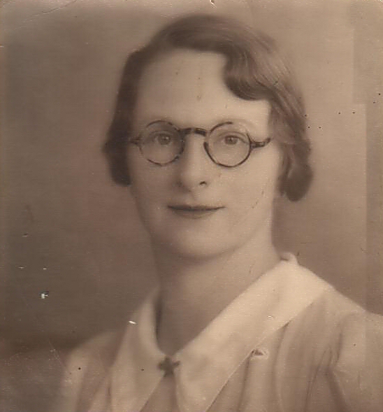 Betty nee Johnson  Jones - friend of newly weds - visitor at flat