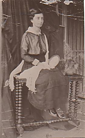 A mirror to straighten up her hat  - Daisy Stanger wed Dan McLachlan in 1920s