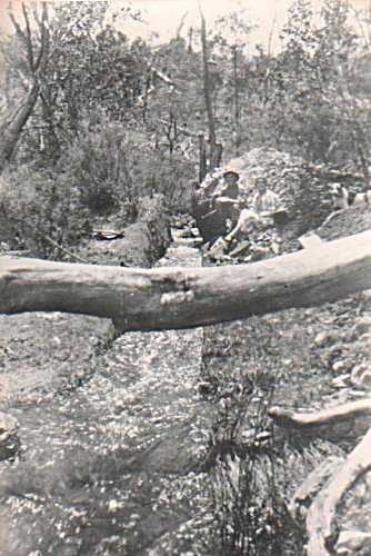 Mary McLachlan & Jack Day  @  Hillgrove mine  NSW circa 1910 - gold fever ever burnin