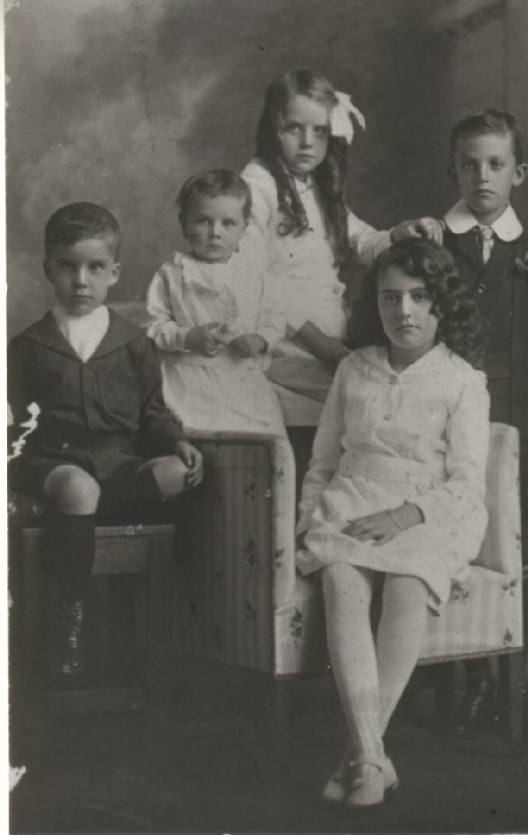 Agnes Gant & James Davis- first five children Eliizabeth -grandchildren abt 1913