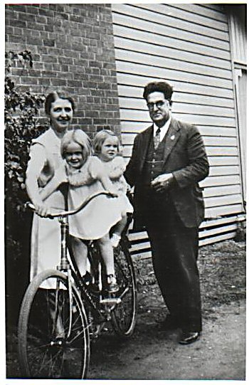 Family of Andrew McDonald & wife Iris & daughters Jane & Evelyn