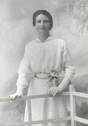 Grace Marion McLachlan   1887 - 1970   photo abt 1906