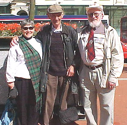 Doug and Pat Ross with Ranald McIntyre in Glasgow August 2001