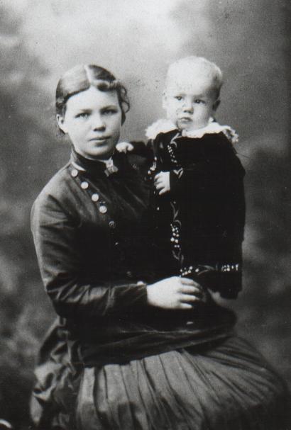 Agnes McLachlan with her first born son William born in 1887 @ Stewarts Brook nr Scone NSW